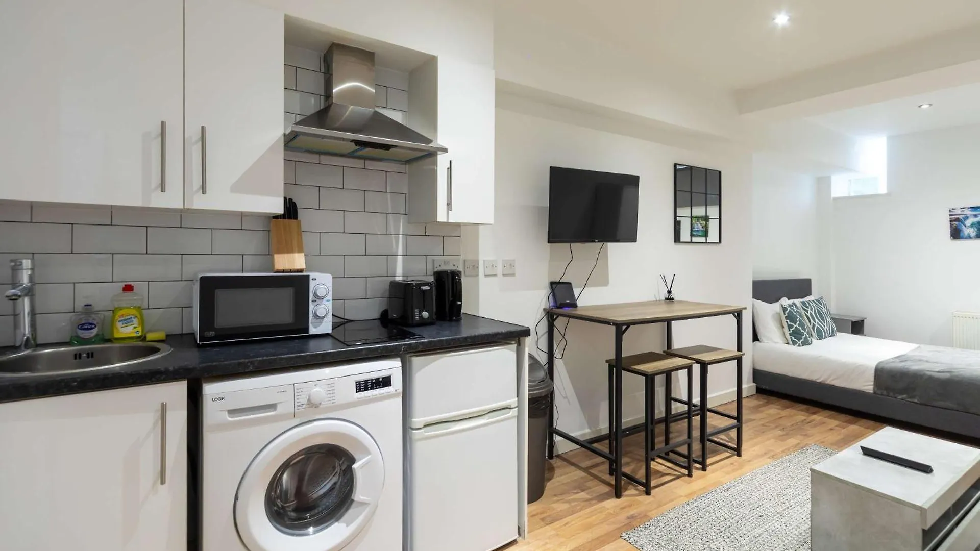 Cosy & Convenient Studio Apartment In Shoreditch London